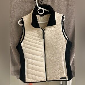 Calvin Klein White and Black Quilted Vest Size Ex Large. Never worn!